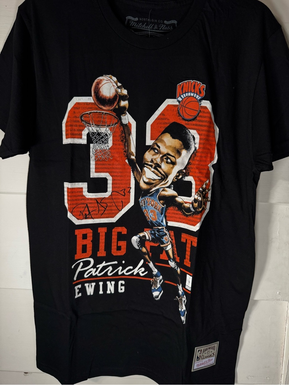 Mitchell & Ness Men’s Black Patrick Ewing Knicks Graphic Tee